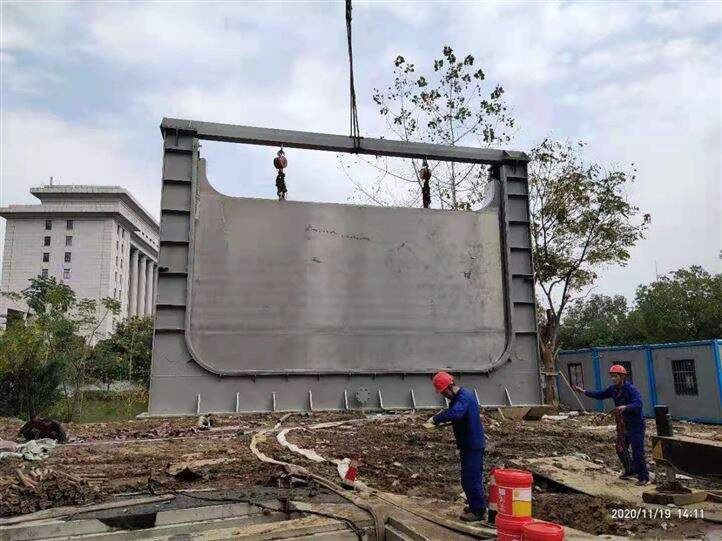 湖北浠水县液动下开式堰门安装视频